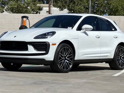 Used 2022 Porsche Macan AWD/4WD image 10