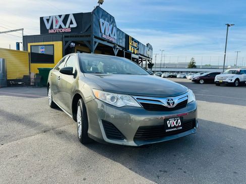 Used 2014 Toyota Camry LE image 3