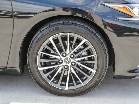 Used 2023 Lexus ES 350 w/ Premium Package FWD image 10