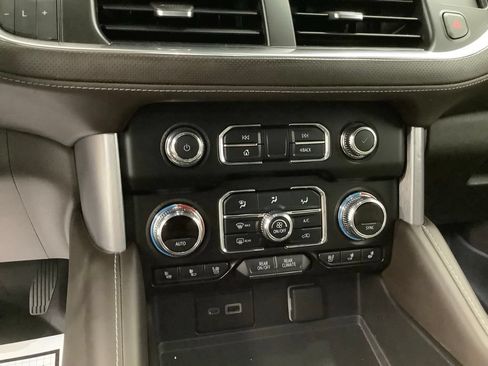 Used 2022 GMC Yukon SLT w/ SLT Luxury Package AWD/4WD image 24