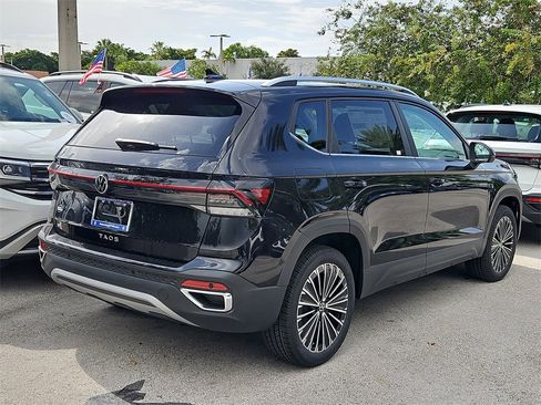 New 2025 Volkswagen Taos SE image 3