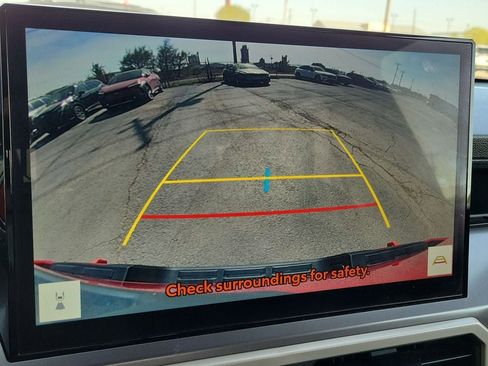 Used 2025 Toyota Tacoma TRD Sport w/ TRD Sport Upgrade Package image 18