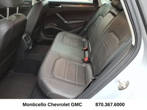 Used 2020 Volkswagen Passat 2.0T R-Line image 5