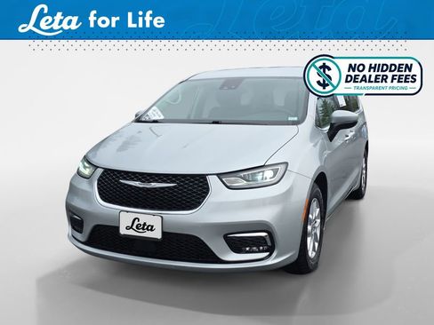 Used 2023 Chrysler Pacifica Touring-L FWD image 1
