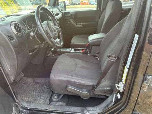 Used 2017 Jeep Wrangler Unlimited Sport w/ Quick Order Package 24S AWD/4WD image 9