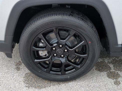 New 2026 Jeep Compass Latitude image 11