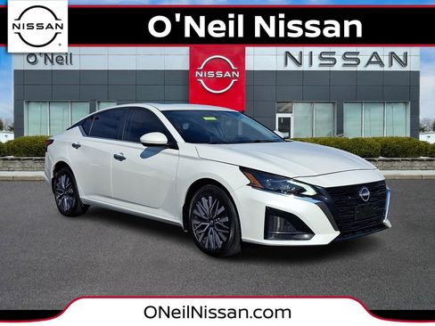 Certified 2023 Nissan Altima 2.5 SV w/ SV Premium Package AWD/4WD image 1