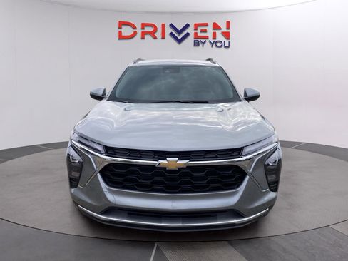 New 2026 Chevrolet Trax LT w/ Driver Confidence Package image 9