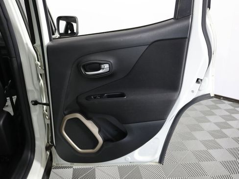 Used 2017 Jeep Renegade Latitude AWD/4WD image 22