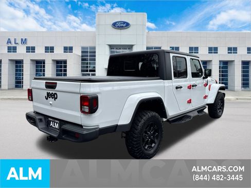 Used 2022 Jeep Gladiator Willys image 5