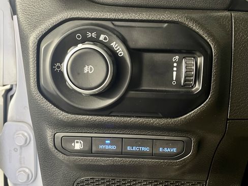 Used 2023 Jeep Wrangler Unlimited Sahara AWD/4WD image 16
