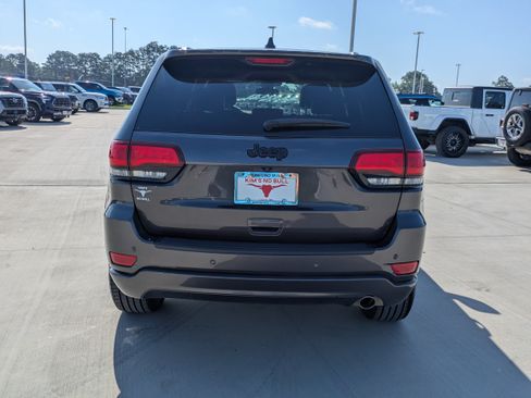 Certified 2021 Jeep Grand Cherokee Laredo X RWD image 4