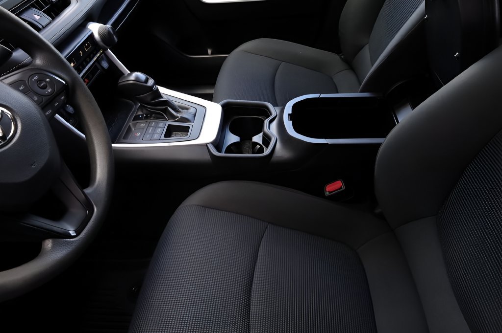 Used 2021 Toyota RAV4 LE AWD/4WD image 37
