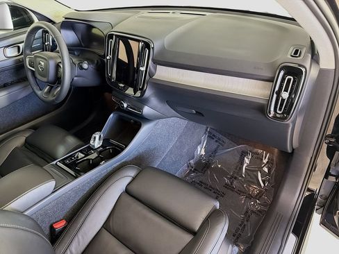 Used 2023 Volvo XC40 B5 Ultimate w/ Protection Package Premier AWD/4WD image 31