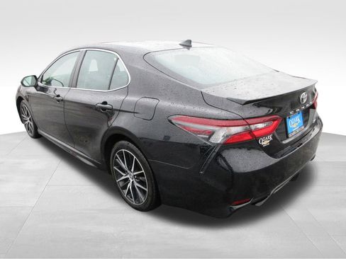 Used 2024 Toyota Camry SE FWD image 3