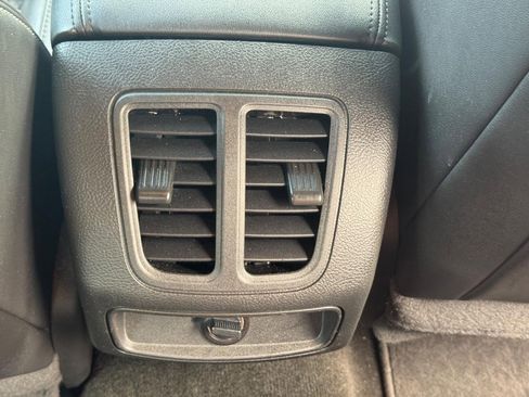 Used 2018 Ford Taurus SEL w/ Equipment Group 201A FWD image 16
