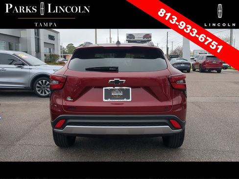 Used 2025 Chevrolet Trax LT w/ Driver Confidence Package image 5