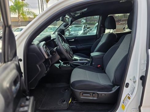 Used 2022 Toyota Tacoma TRD Off-Road w/ Technology Package image 23