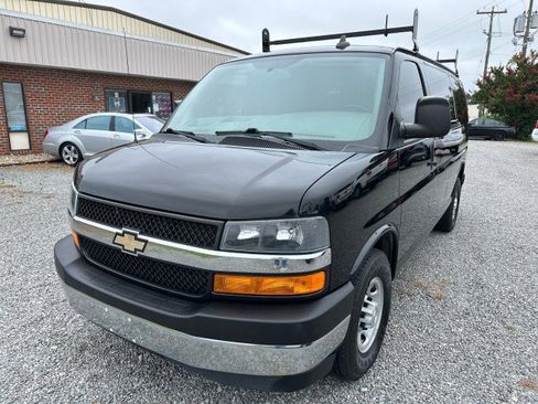 Used 2017 Chevrolet Express 2500 image 3