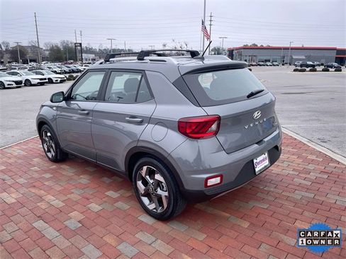 Used 2023 Hyundai Venue SEL image 34