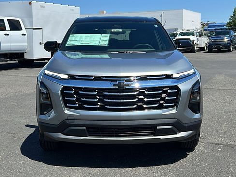 New 2026 Chevrolet Equinox LT w/ Convenience Package II AWD/4WD image 2