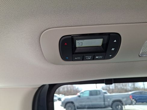 Used 2025 Honda Odyssey Elite image 13