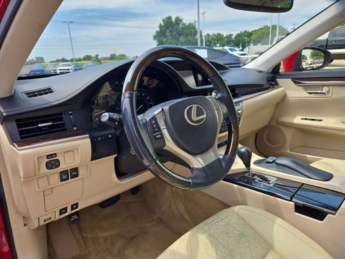 Used 2014 Lexus ES 350 w/ Luxury Package FWD image 2