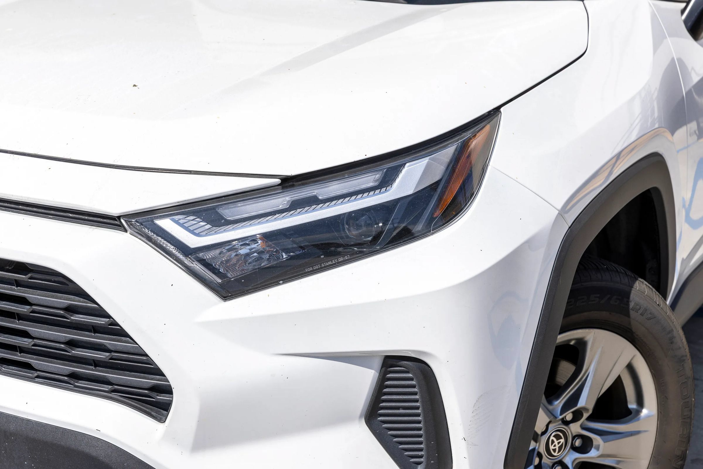 Used 2021 Toyota RAV4 XLE w/ XLE Grade Weather Package AWD/4WD image 8