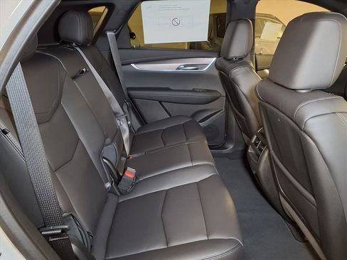 New 2026 Cadillac XT5 Luxury image 7