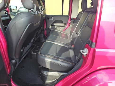 Used 2024 Jeep Wrangler Unlimited Sahara w/ Technology Group AWD/4WD image 19