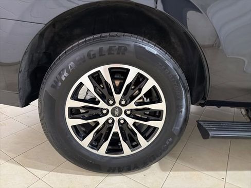 Used 2025 Ford Expedition Platinum image 35