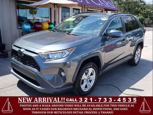 Used 2021 Toyota RAV4 XLE w/ Convenience Package FWD image 1