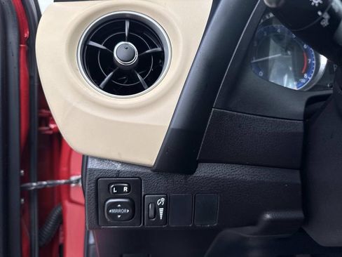 Used 2019 Toyota Corolla LE image 31