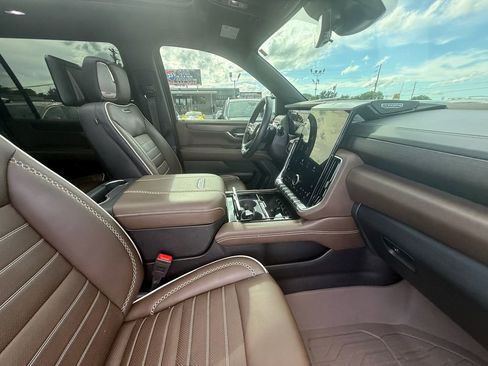 Used 2025 GMC Yukon XL Denali Ultimate w/ LPO, Floor Liner Package AWD/4WD image 27