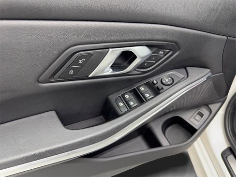 Used 2025 BMW 330i Sedan image 32