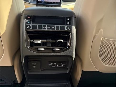 New 2025 Jeep Grand Cherokee L Limited image 24