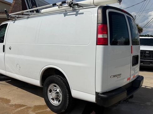 Used 2015 Chevrolet Express 2500 RWD image 3