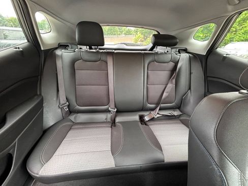 Used 2025 Chevrolet Trax LT FWD image 37