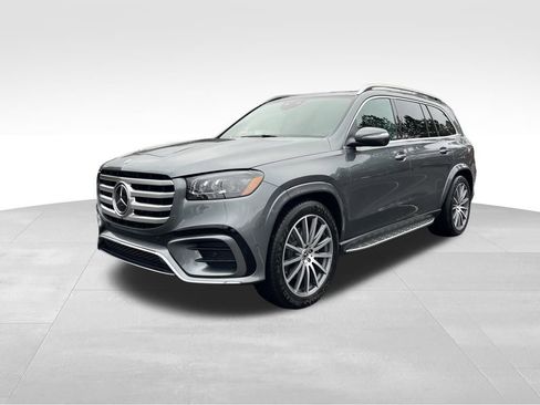 Used 2025 Mercedes-Benz GLS 580 4MATIC image 2
