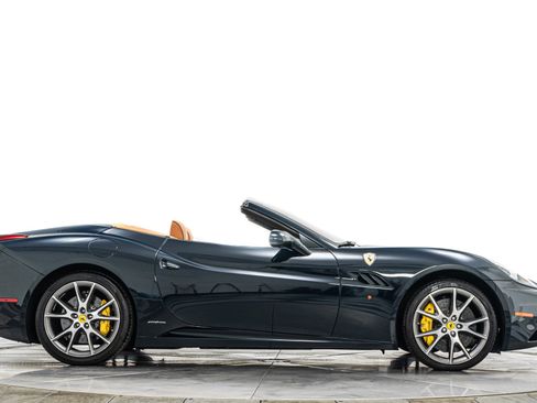 Used 2010 Ferrari California RWD image 55