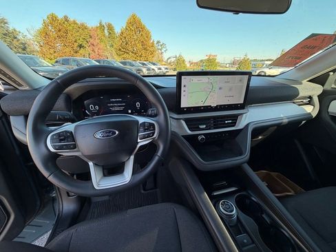 Used 2025 Ford Explorer Active image 21