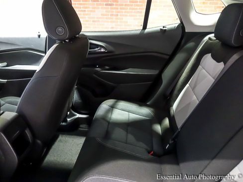 Used 2025 Chevrolet Trax LS w/ LS Convenience Package image 16