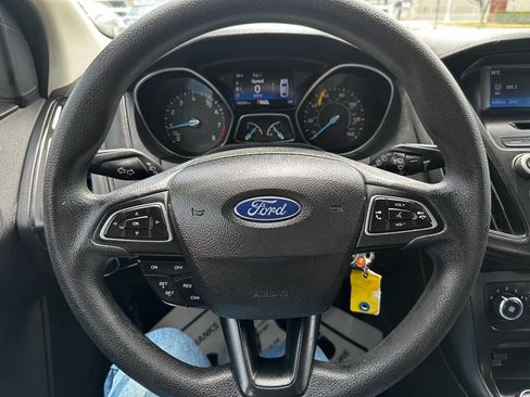 Used 2017 Ford Focus SE FWD image 13