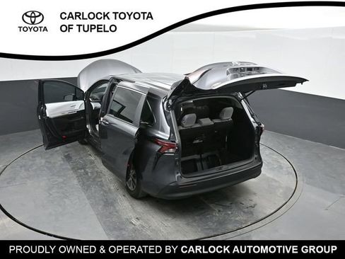 Used 2025 Toyota Sienna LE image 54