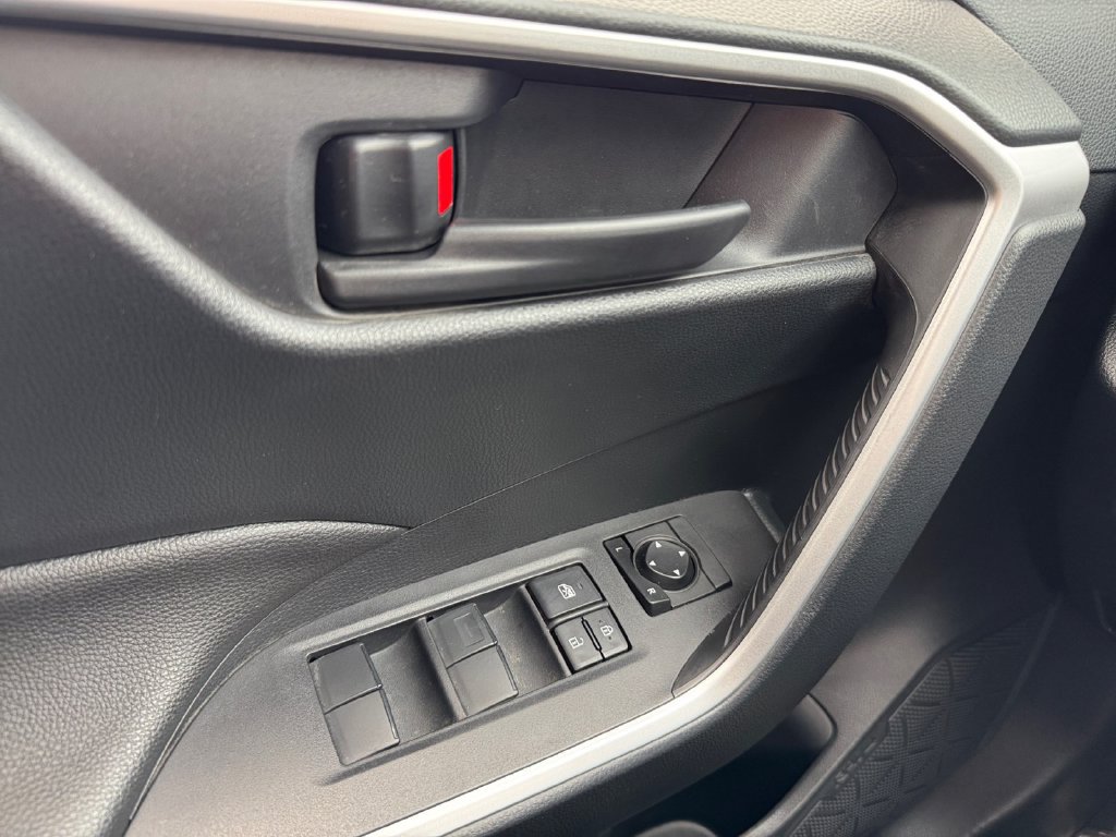 Used 2019 Toyota RAV4 LE w/ Carpet Mat Package AWD/4WD image 11