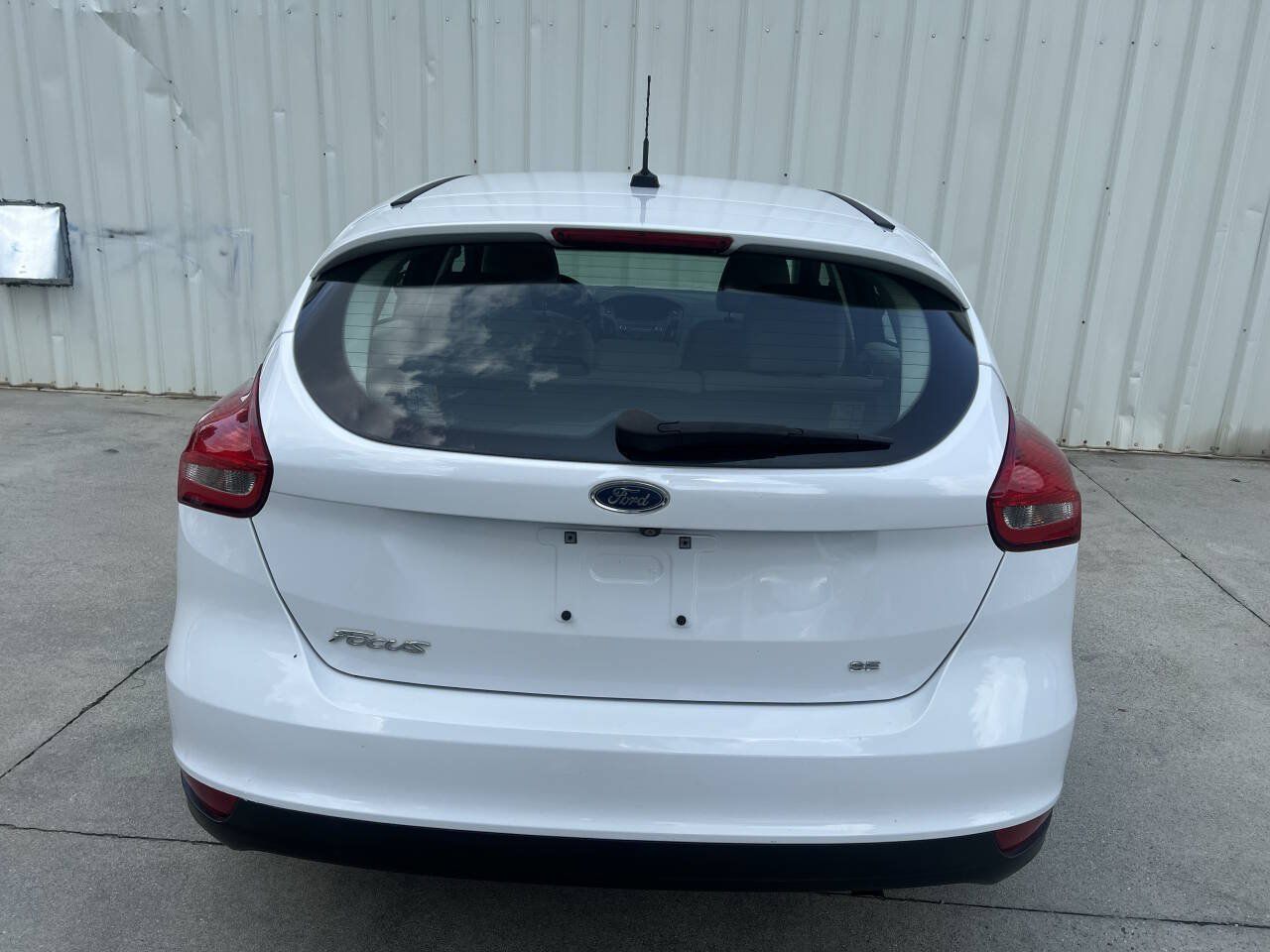 Used 2017 Ford Focus SE FWD image 4