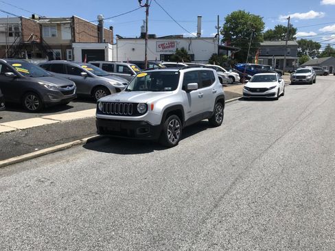 Used 2016 Jeep Renegade Latitude w/ Cold Weather Group AWD/4WD image 2