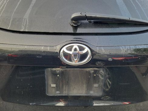 Used 2019 Toyota Highlander XLE image 18