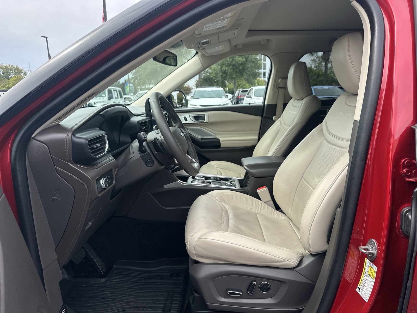 Used 2020 Ford Explorer Platinum w/ Premium Technology Package AWD/4WD image 16