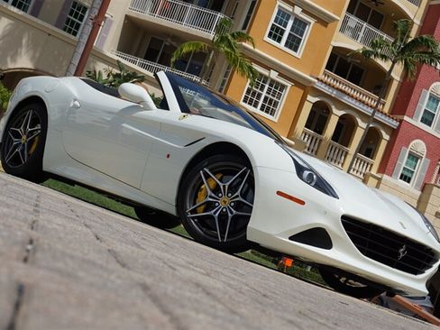Used 2017 Ferrari California T RWD image 69